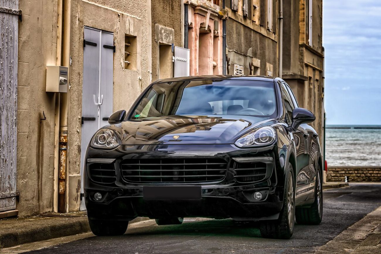 Der geleaste Porsche Cayenne wurde vom verschuldeten Gipser auf Ebay verkauft und danach in  seinem Heimatland Serbien als gestohlen gemeldet. Foto: pixabay (Symbolbild)
