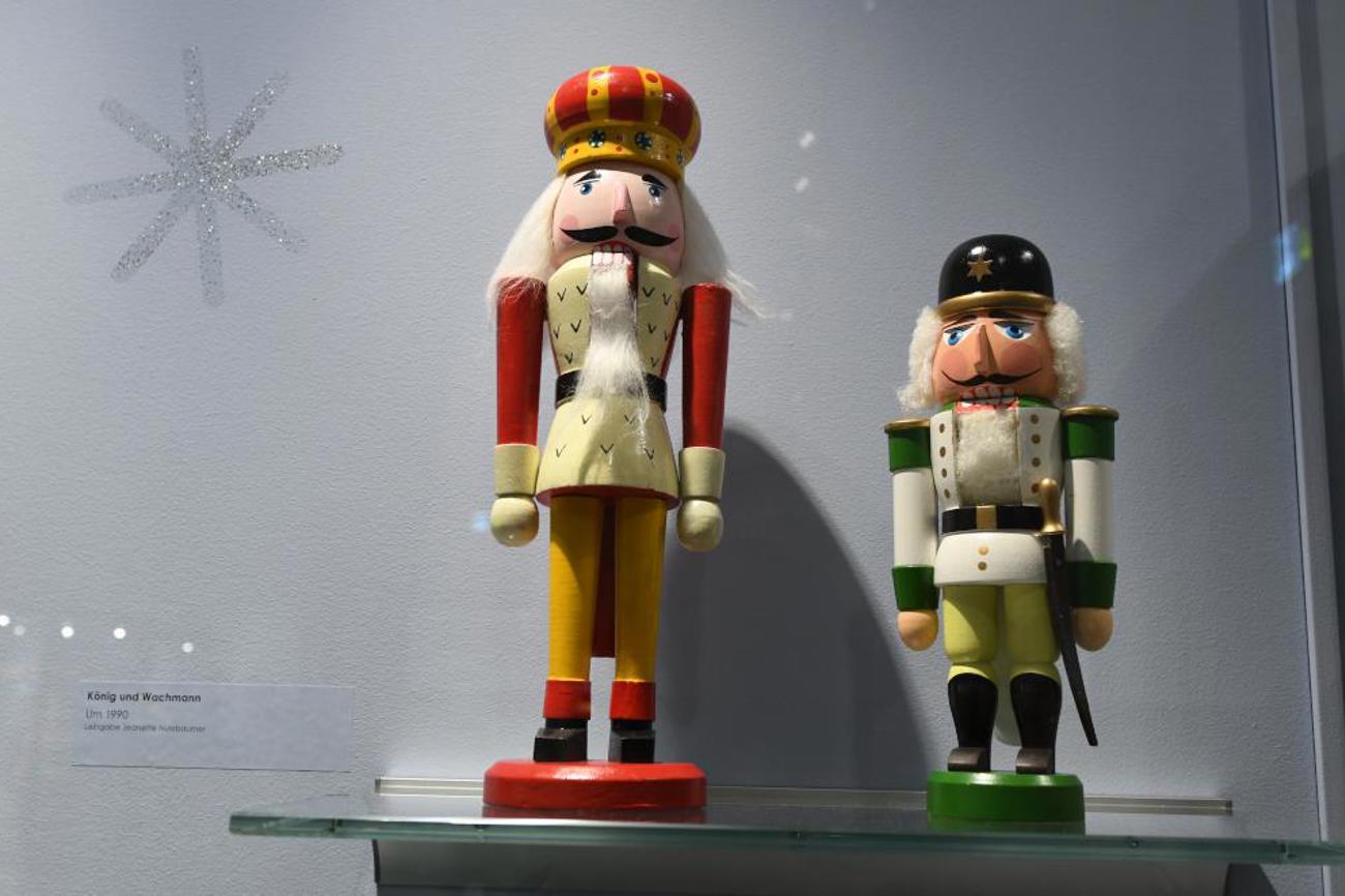 Die Nussknacker sind wohl die bekanntesten Weihnachtsfiguren aus dem Erzgebirge. |meka