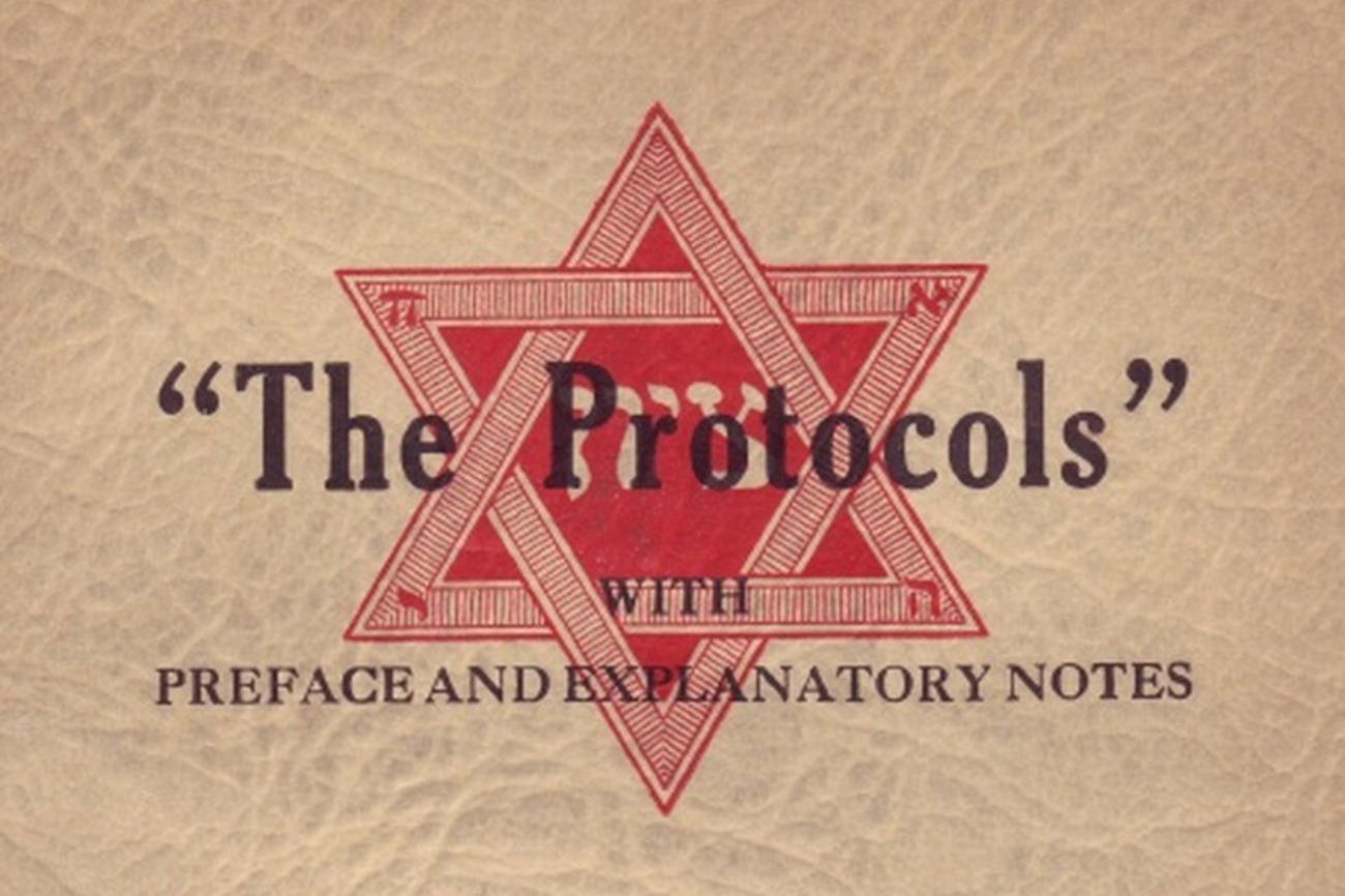 Das Deckblatt einer 1934 erschienenen amerikanischen Ausgabe der Protokolle der Weisen von Zion durch die Patriotic Publishing Co. in Chicago. Bild: wikimedia
