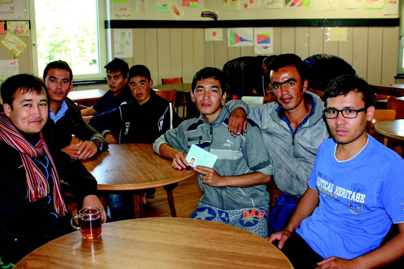 Wie mit Asylbewerbenden umgehen? Der Verein Agathu gibt in seinem Kaffeetreff in Kreuzlingen ein Beispiel und berichtet darüber. (Bild: Trudi Krieg)