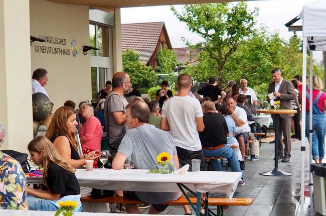 Ausgelassene Stimmung trotz des Regenwetters. Foto: Michel Bossart